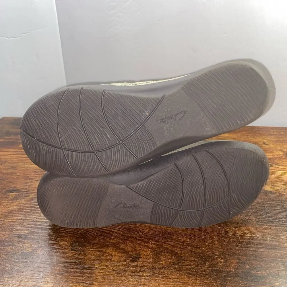 Cloudsteppers by Clark’s Slip On Sand Beige Sneakers Sandal Shoes Wm’s Size 8